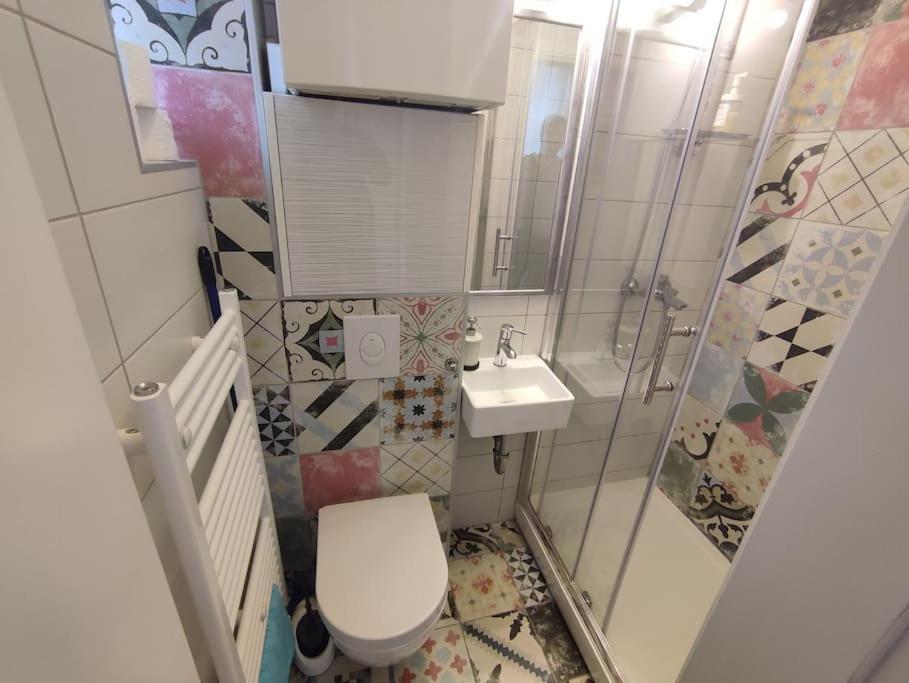 Of Hearts 3 Apartment